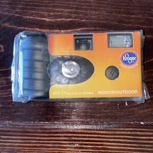 Kroger 800 27 exposers 35mm Indoor/Outdoor Camera Disposable Sealed NOS